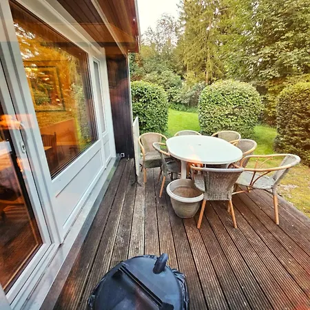 6 Pers Schwimmbad Sauna Ruheraum Freizeitabteilung Darts Tischtennis Fussball Terrasse Mit Riesem Garten Im Wald Nahe Stadmitte Und Bikepark Mit Fahrradlift Tennis Golfplatz Buchbarem Massages Im Wellnessresort Der Brabander Apartment Winterberg
