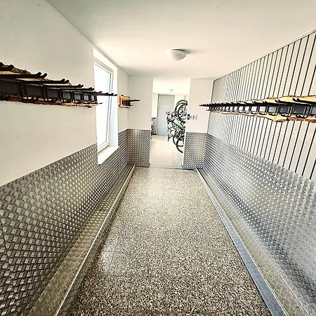 6 Pers Schwimmbad Sauna Ruheraum Freizeitabteilung Darts Tischtennis Fussball Terrasse Mit Riesem Garten Im Wald Nahe Stadmitte Und Bikepark Mit Fahrradlift Tennis Golfplatz Buchbarem Massages Im Wellnessresort Der Brabander Apartment