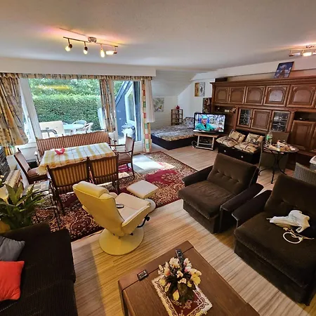 6 Pers Schwimmbad Sauna Ruheraum Freizeitabteilung Darts Tischtennis Fussball Terrasse Mit Riesem Garten Im Wald Nahe Stadmitte Und Bikepark Mit Fahrradlift Tennis Golfplatz Buchbarem Massages Im Wellnessresort Der Brabander * Winterberg