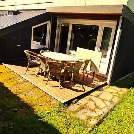 Apartment 6 Pers Schwimmbad Sauna Ruheraum Freizeitabteilung Darts Tischtennis Fussball Terrasse Mit Riesem Garten Im Wald Nahe Stadmitte Und Bikepark Mit Fahrradlift Tennis Golfplatz Buchbarem Massages Im Wellnessresort Der Brabander