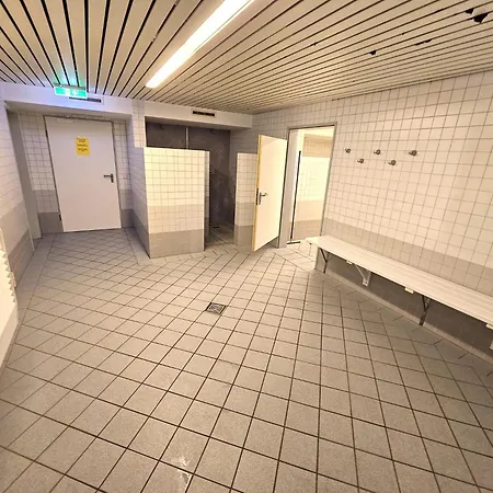 Apartment 6 Pers Schwimmbad Sauna Ruheraum Freizeitabteilung Darts Tischtennis Fussball Terrasse Mit Riesem Garten Im Wald Nahe Stadmitte Und Bikepark Mit Fahrradlift Tennis Golfplatz Buchbarem Massages Im Wellnessresort Der Brabander *