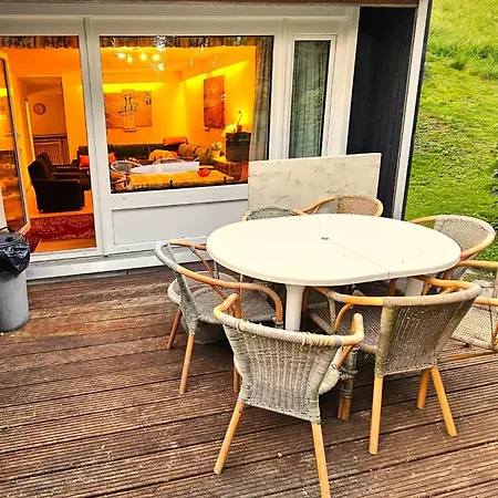 Apartment 6 Pers Schwimmbad Sauna Ruheraum Freizeitabteilung Darts Tischtennis Fussball Terrasse Mit Riesem Garten Im Wald Nahe Stadmitte Und Bikepark Mit Fahrradlift Tennis Golfplatz Buchbarem Massages Im Wellnessresort Der Brabander Winterberg