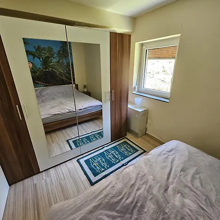 Apartment 6 Pers Schwimmbad Sauna Ruheraum Freizeitabteilung Darts Tischtennis Fussball Terrasse Mit Riesem Garten Im Wald Nahe Stadmitte Und Bikepark Mit Fahrradlift Tennis Golfplatz Buchbarem Massages Im Wellnessresort Der Brabander