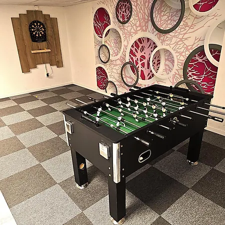 Apartment 6 Pers Schwimmbad Sauna Ruheraum Freizeitabteilung Darts Tischtennis Fussball Terrasse Mit Riesem Garten Im Wald Nahe Stadmitte Und Bikepark Mit Fahrradlift Tennis Golfplatz Buchbarem Massages Im Wellnessresort Der Brabander *