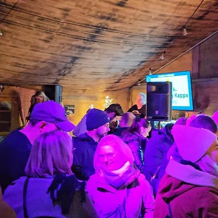 6 Pers Schwimmbad Sauna Ruheraum Freizeitabteilung Darts Tischtennis Fussball Terrasse Mit Riesem Garten Im Wald Nahe Stadmitte Und Bikepark Mit Fahrradlift Tennis Golfplatz Buchbarem Massages Im Wellnessresort Der Brabander Apartment