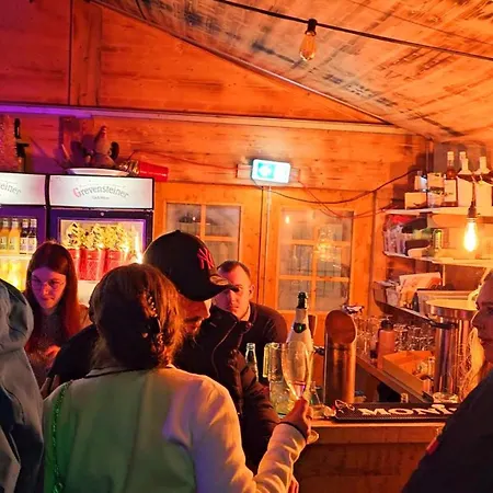 Apartment 6 Pers Schwimmbad Sauna Ruheraum Freizeitabteilung Darts Tischtennis Fussball Terrasse Mit Riesem Garten Im Wald Nahe Stadmitte Und Bikepark Mit Fahrradlift Tennis Golfplatz Buchbarem Massages Im Wellnessresort Der Brabander